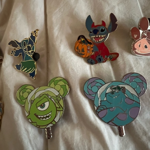 Random Disney pins - Picture 4 of 13